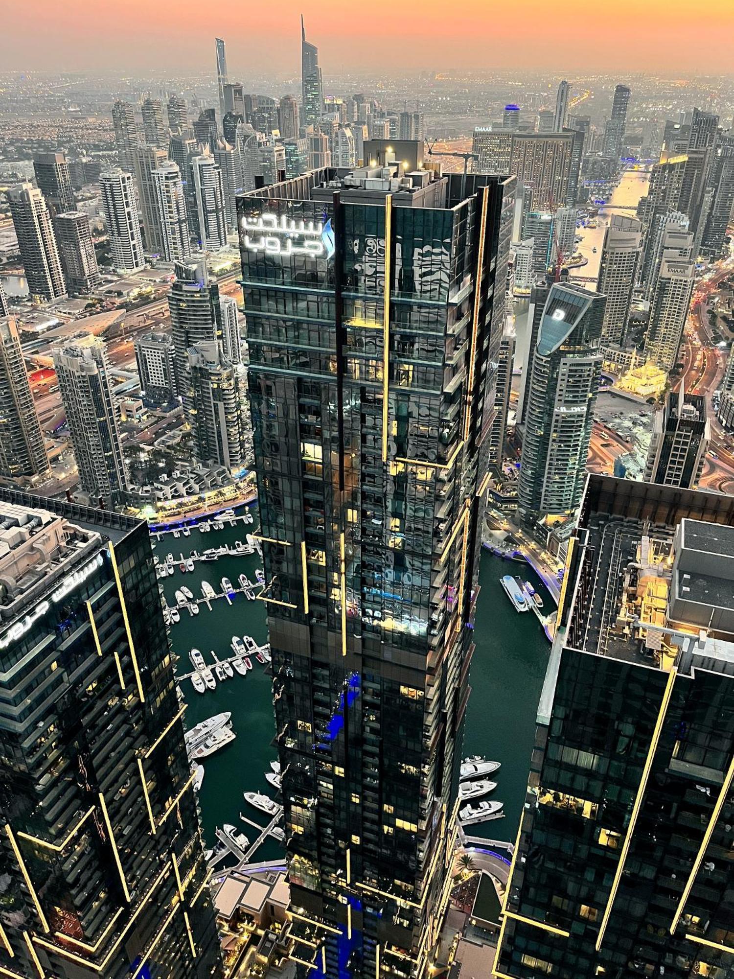 Torch 77 - By Saffron House Ostello Dubai Esterno foto