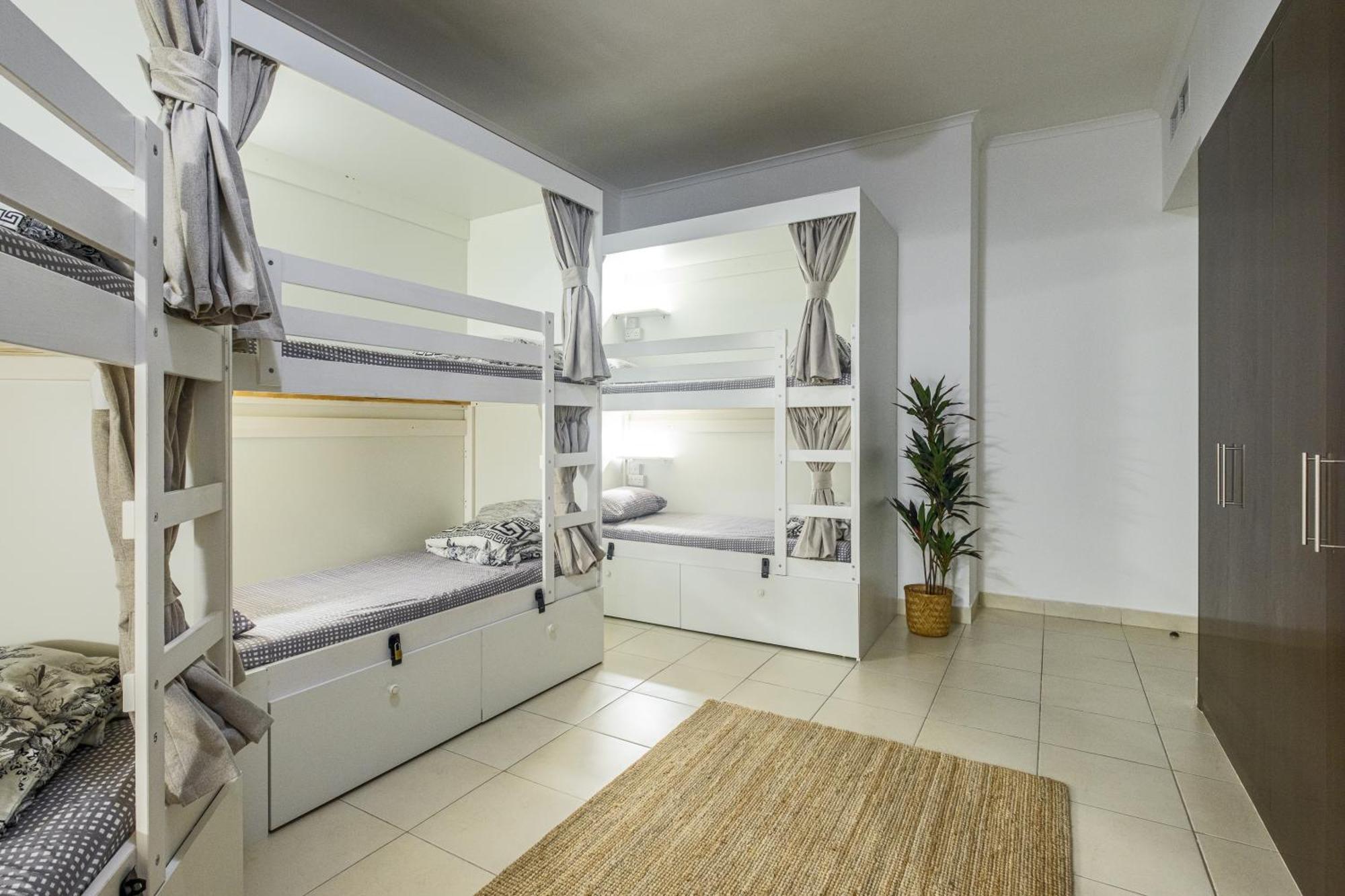 Torch 77 - By Saffron House Ostello Dubai Esterno foto